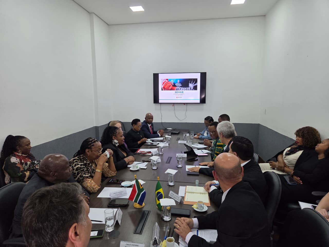 SEHAB apresenta Programa Pode Entrar pra o Consulado Geral da África do Sul