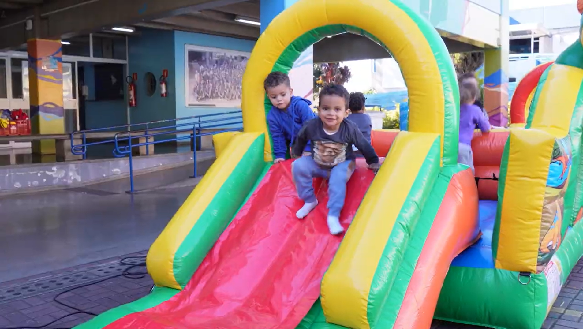Recreio nas Férias de verão transforma escolas em espaços de cuidado e diversão