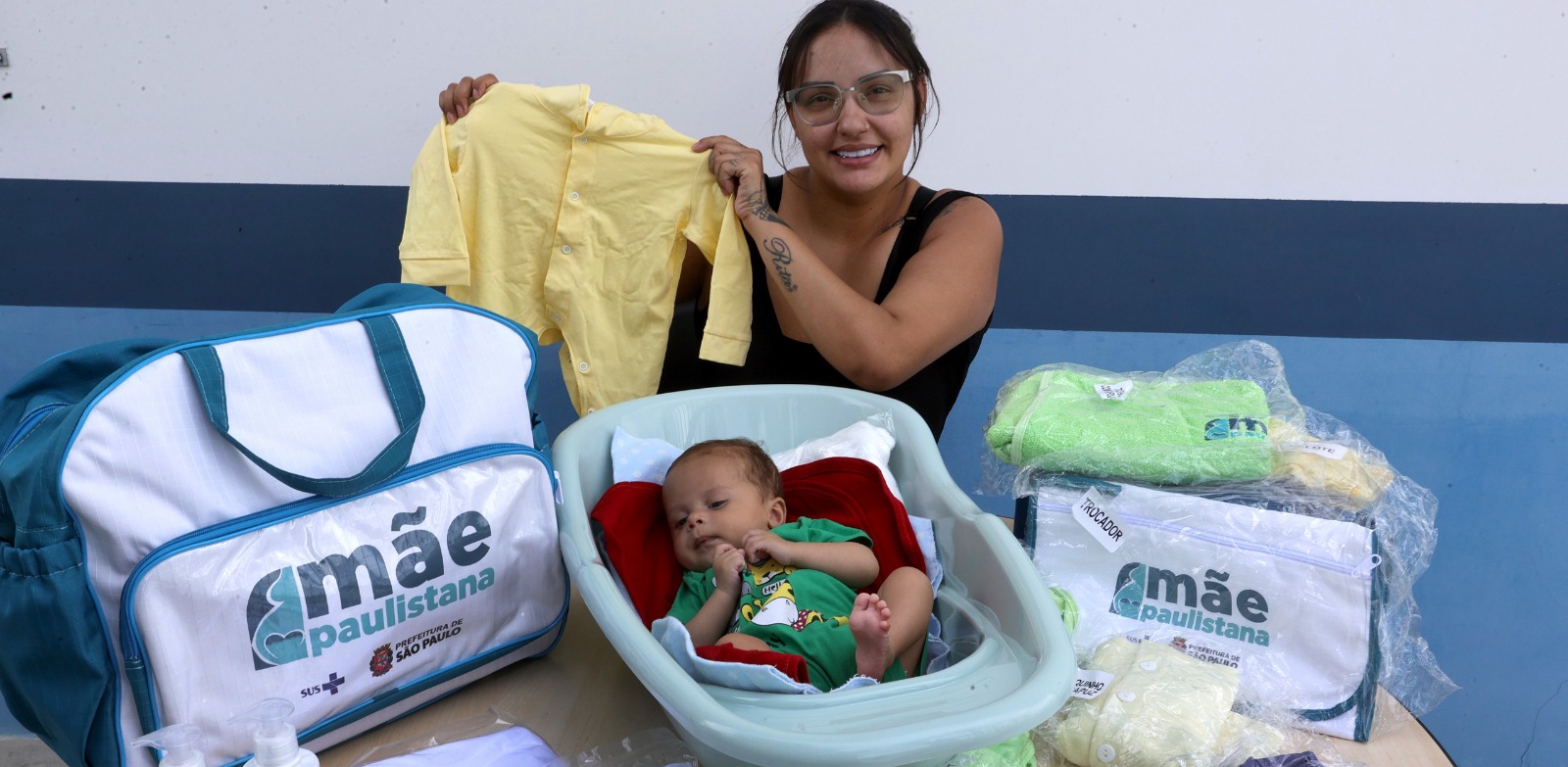 Vista aérea de área urbana com edifícios e vias