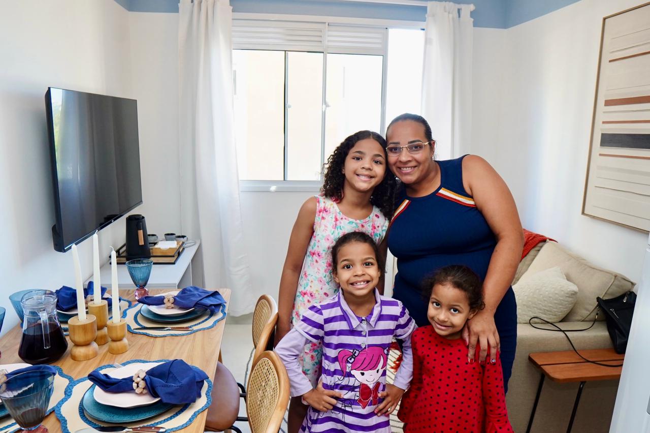 Vista aérea de área urbana com edifícios e vias