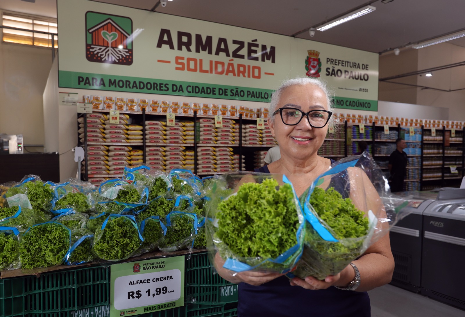 Vista aérea de área urbana com edifícios e vias