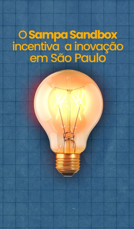 A imagem mostra uma lâmpada acesa, posicionada centralmente sobre um fundo azul quadriculado. Acima da lâmpada, em letras amarelas, está escrito: "O Sampa Sandbox incentiva a inovação em São Paulo". O visual transmite a ideia de criatividade, inovação e estímulo ao desenvolvimento tecnológico na cidade de São Paulo.