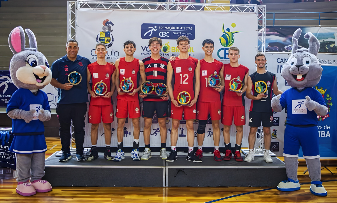 Na imagem, atletas do Centro Olímpico na seleção do CBI de vôlei masculino sub-17.