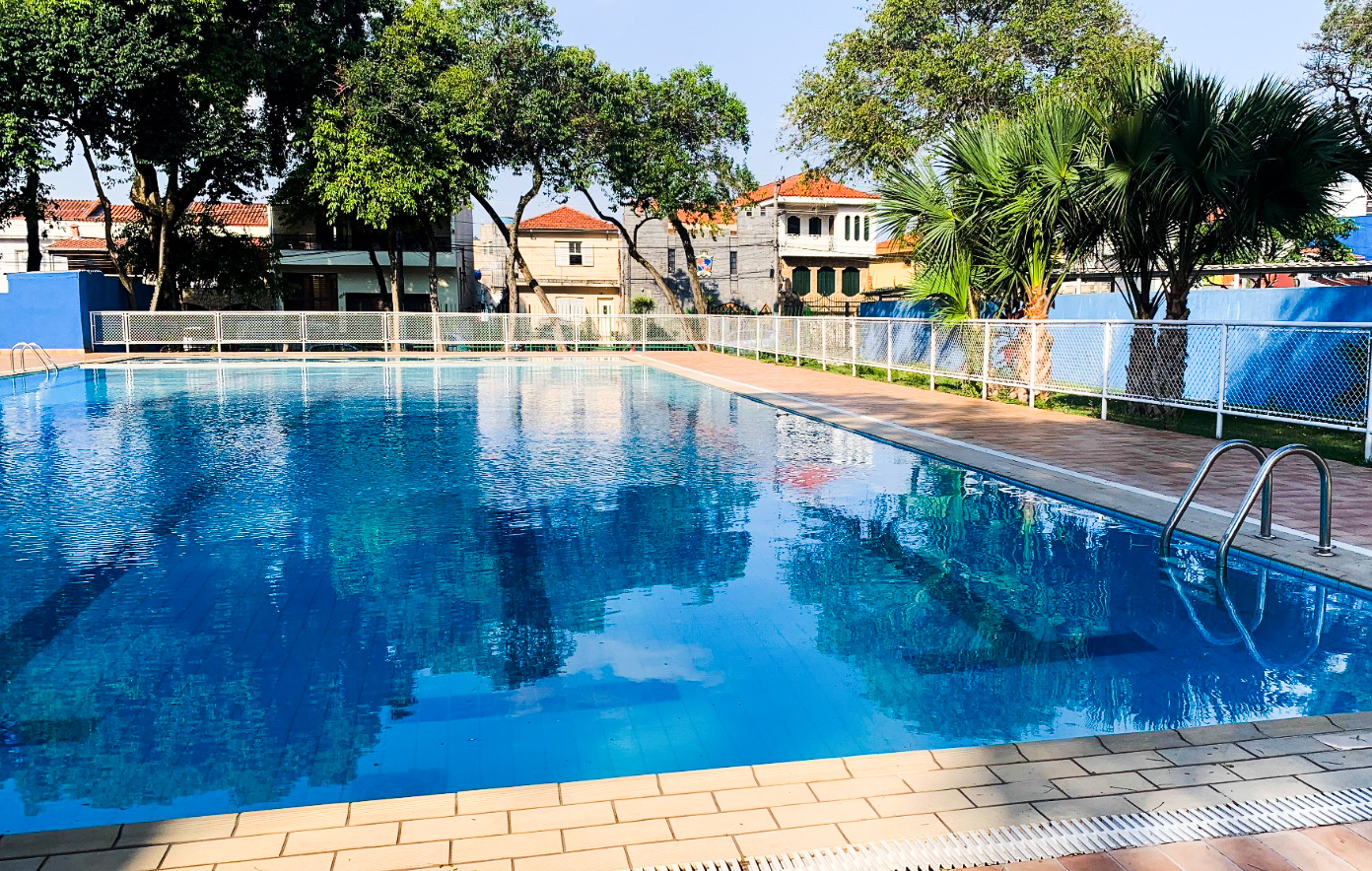 Na imagem, piscina semi-olímpica do CE Vila Manchester.
