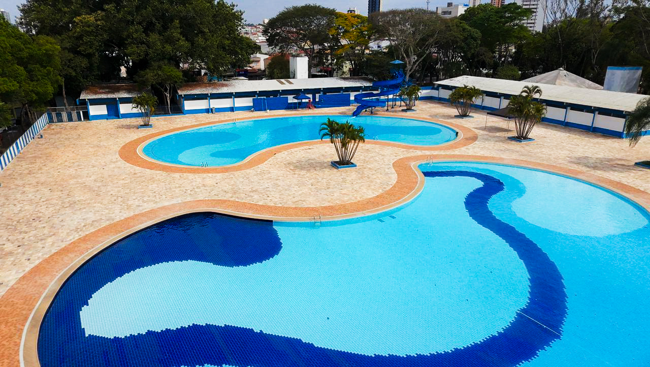 Na imagem, piscinas do CE Vila Manchester.