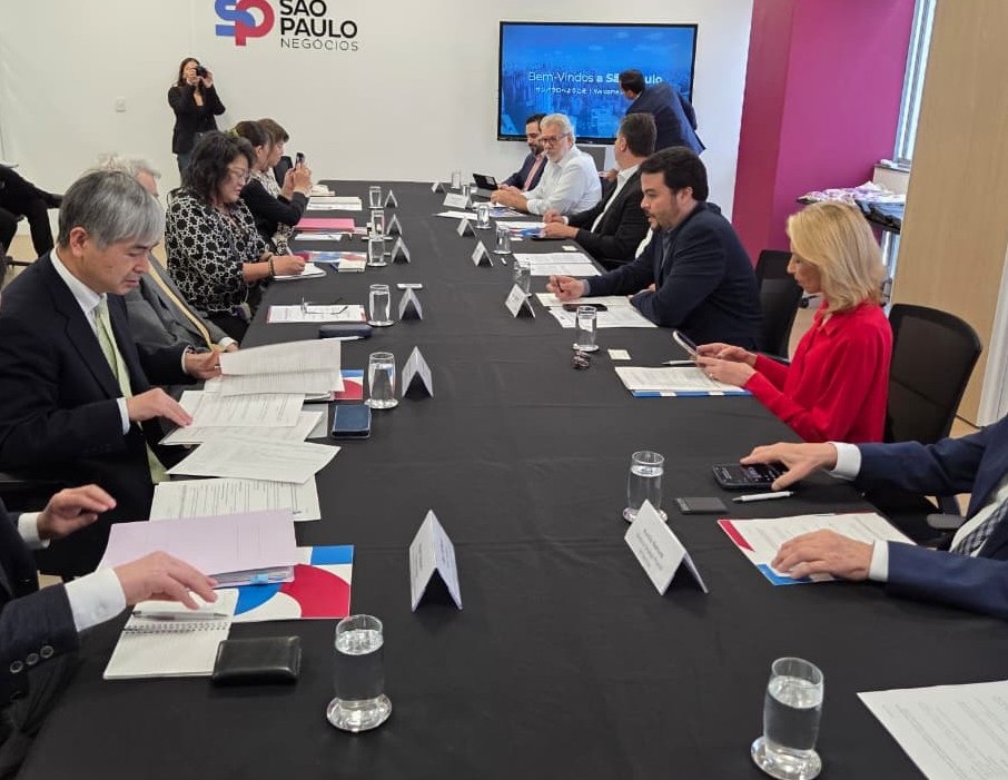 Reunião de secretarias e outros órgãos da Prefeitura de São Paulo com comitiva japonesa